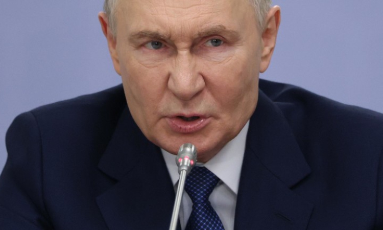 Bloomberg: На Путин неофициално е предадена последната версия на мирния план за Украйна